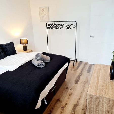 Burkhardt Hall- Parking Included- Sleeps 4 Apartamento Swindon Exterior foto