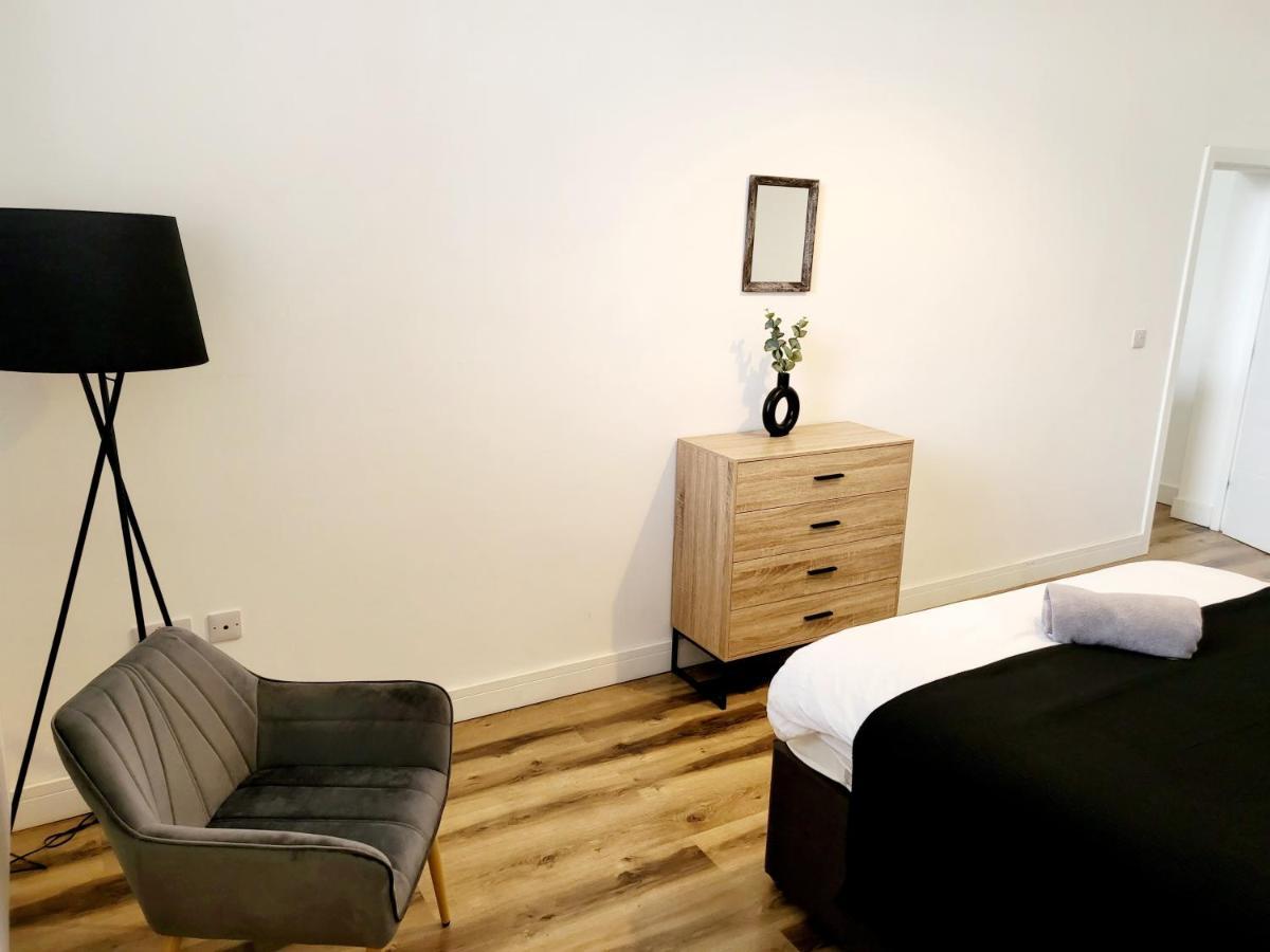 Burkhardt Hall- Parking Included- Sleeps 4 Apartamento Swindon Exterior foto