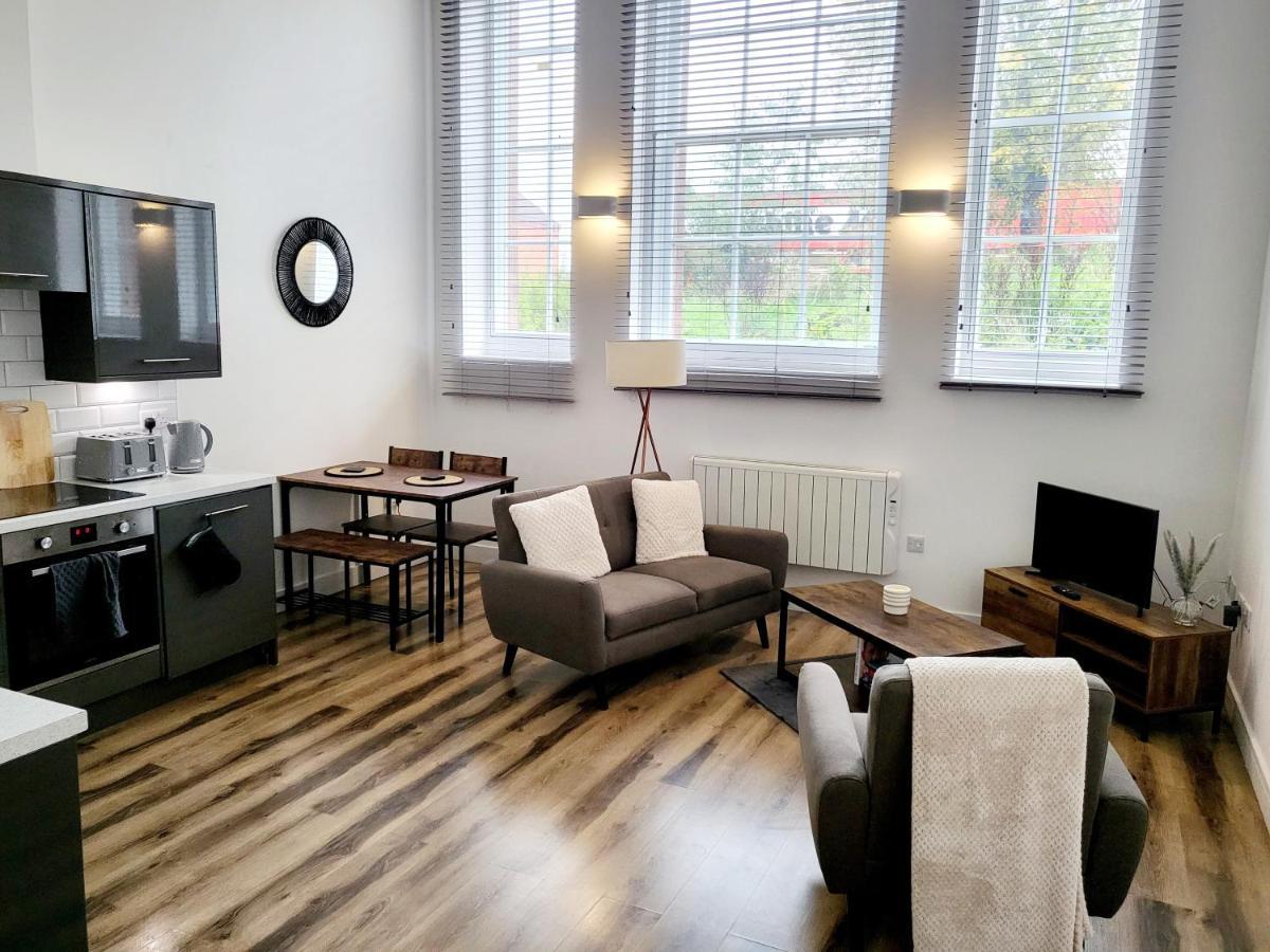Burkhardt Hall- Parking Included- Sleeps 4 Apartamento Swindon Exterior foto