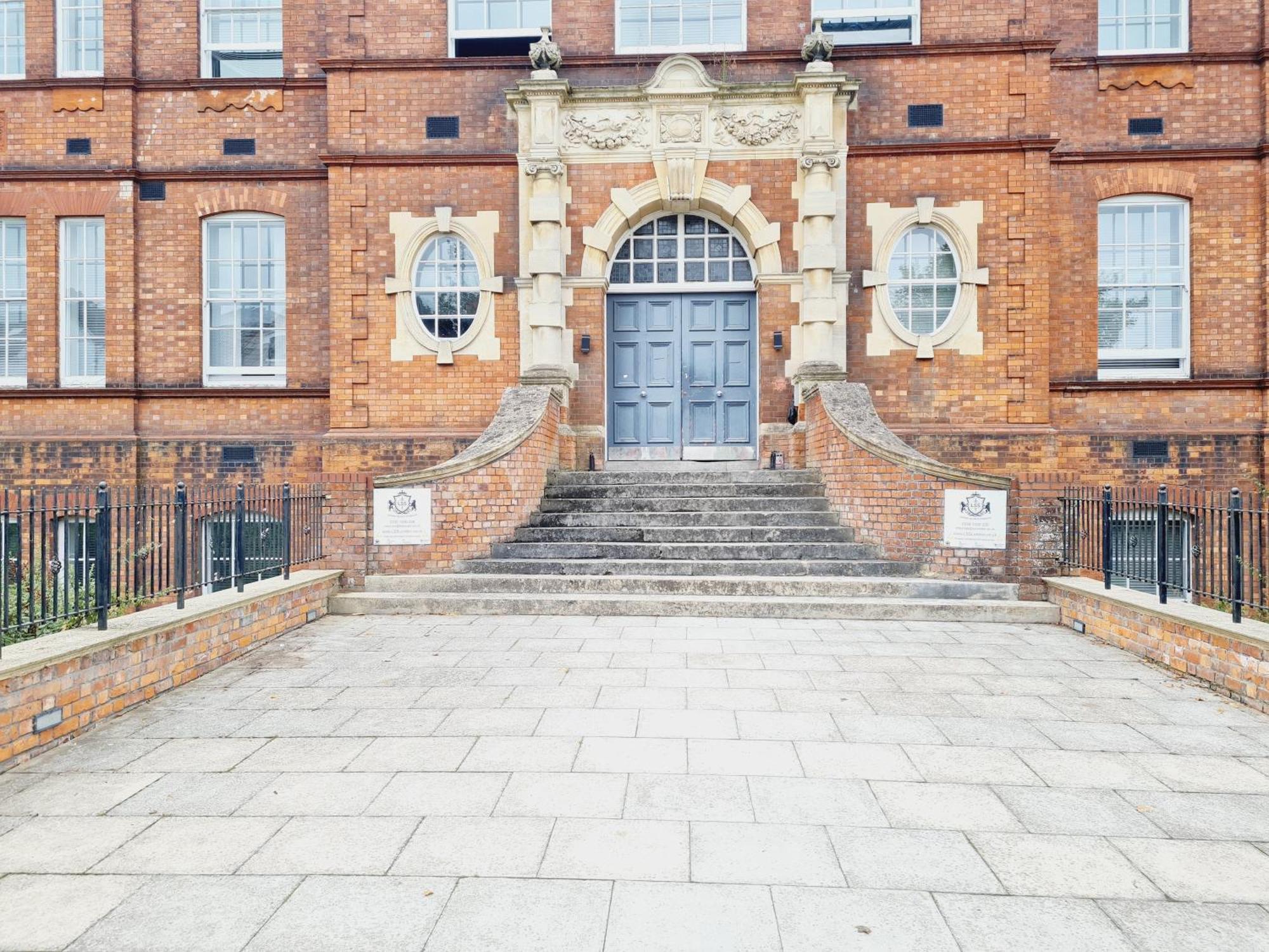 Burkhardt Hall- Parking Included- Sleeps 4 Apartamento Swindon Exterior foto